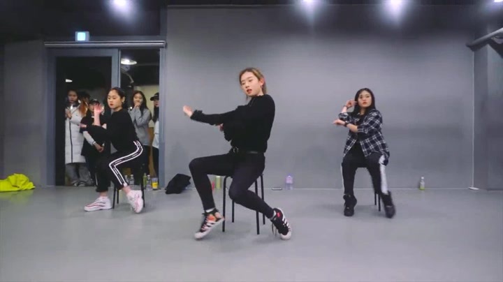 混血小姐姐惊艳翻跳