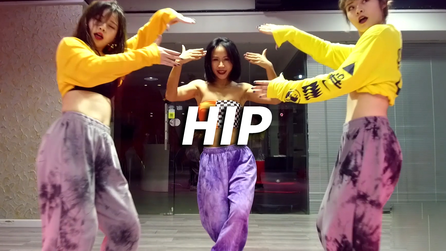 小姐姐性感舞姿撩动人心