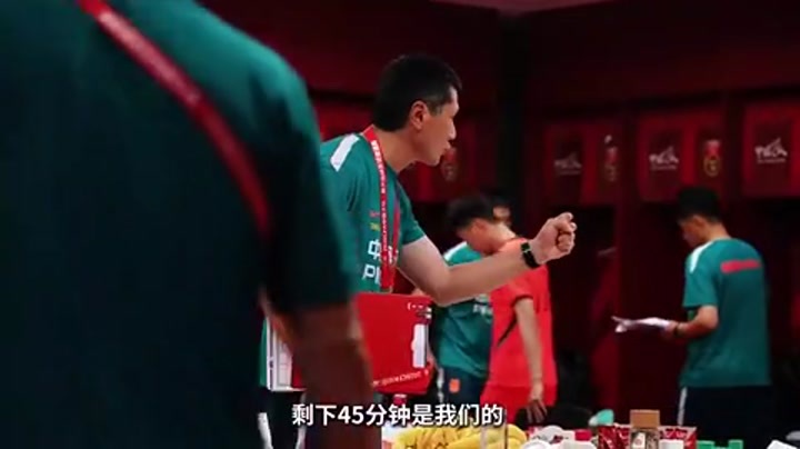 邵佳一中场休息喊话：比赛是90分钟的 下半场是我们的