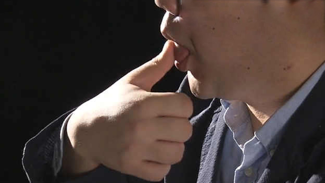 日本公司禁止舔手指翻纸 