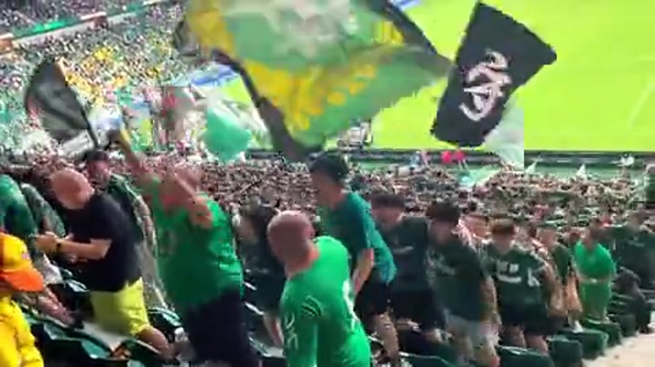 实拍工体国安球迷跳起波兹南舞庆祝球队大胜