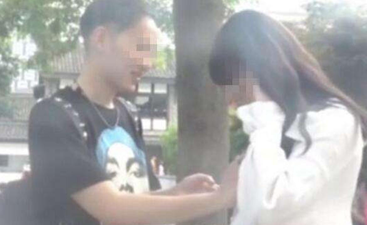 男子以变魔术为幌子 