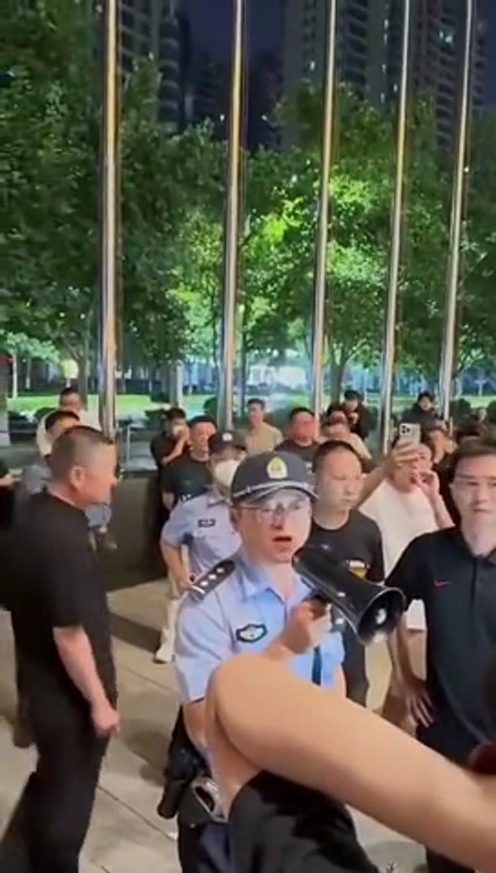博主：赛后河南极端球迷到蓉城球迷住处骚扰，蓉城球迷报警
