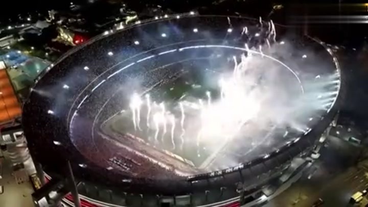 梦幻！梅西国家队告别战入场仪式 球场燃放烟花