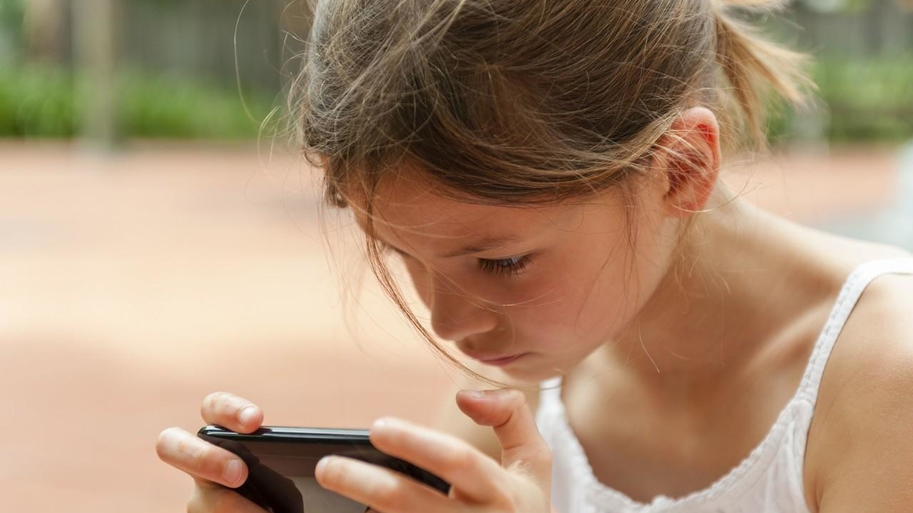 有人长时间玩手机也不近视？