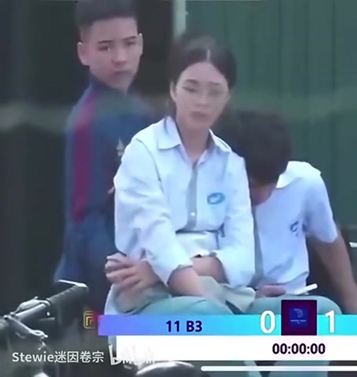 越南足球联赛导播拍到了耐人寻味的一幕