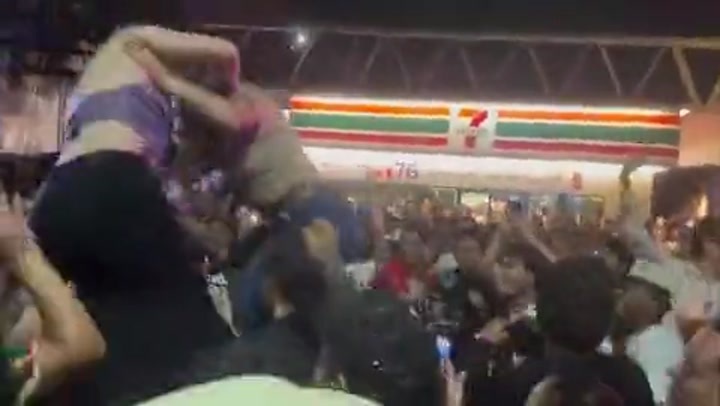 淘汰厄瓜多尔后墨西哥女球迷是这样庆祝的