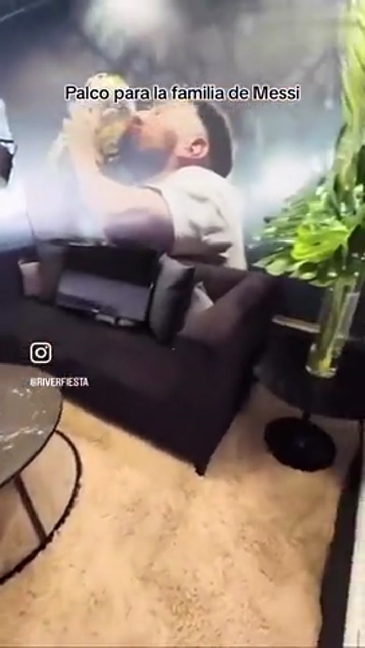河床赠予梅西一家纪念碑球场终身专属包厢