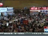 上海书展：少儿图书品种全 家长孩子选书忙