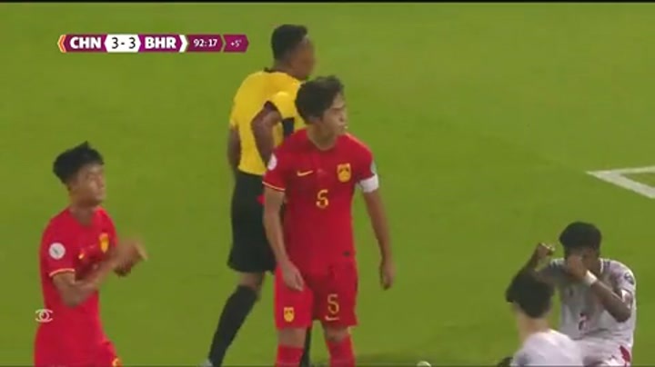 冀政浩补时犯规 两黄变一红被罚离场