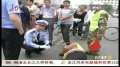 两男子闯红灯与协管员起冲突 称“不会看灯”