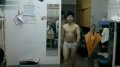 大学宿舍男生给力扭臀舞