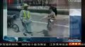 女子发飙大骂环卫 声称“我不扔你们吃什么”