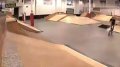 体育-疯狂BMX车手苦练上墙技巧砸穿墙壁瞬间20120325