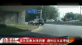 葛优驾豪车携娇妻 遇粉丝从容寒暄