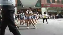 街头快闪视频大全播放 4.jpg