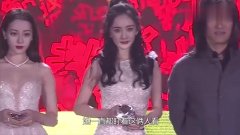 迪丽热巴默默给杨幂让出c位,一旁赵丽颖表情引热议,网友真实