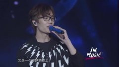 许嵩现场演唱《素颜》唱出一代人的青春,好听治愈!