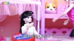叶罗丽请冰公主吃零食,冰公主贪小便宜吃多了结果肚子疼