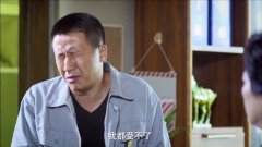 无贼:大妈不肯让段益回家,段虎一说理由,大妈立马拿书包