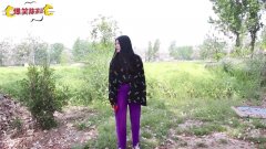 搞笑剧:村花相亲富二代问"什么水下雨天往上流",答对直接领证
