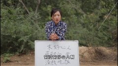 美女装可怜路边乞讨,没想却中了小伙的套路,真是太有才了